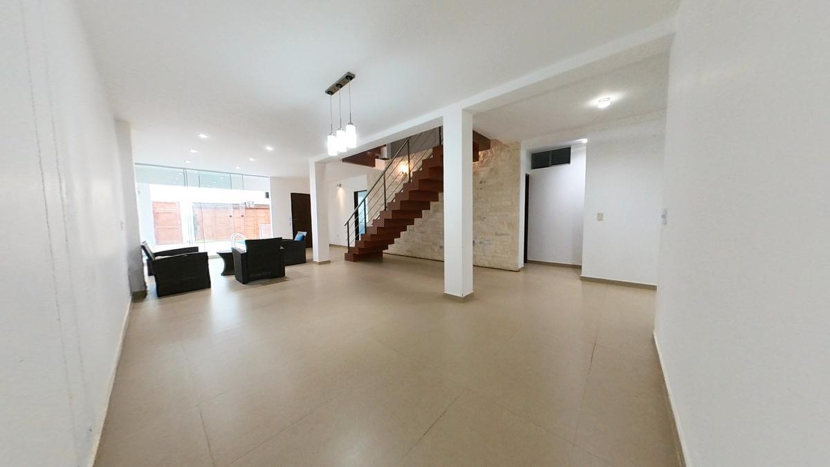VENTA DE LINDA CASA EN PIMENTEL